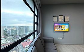 Sunset Seaview Vacation Condos @ Jesselton Quay